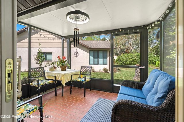 6713 Oak Cluster Circle, Spring Hill, FL 34606