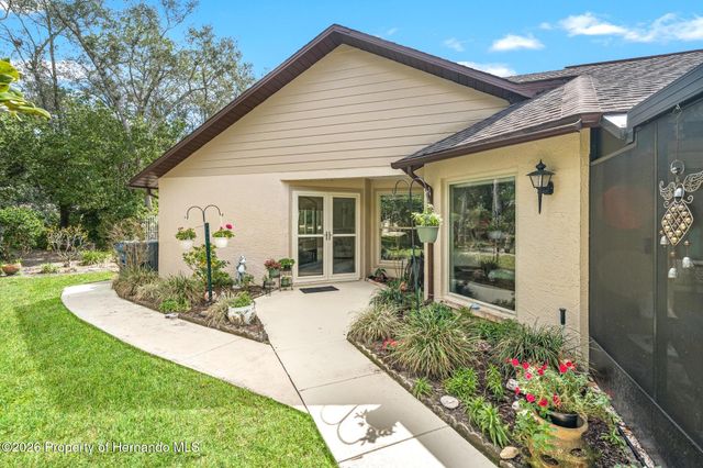 6713 Oak Cluster Circle, Spring Hill, FL 34606