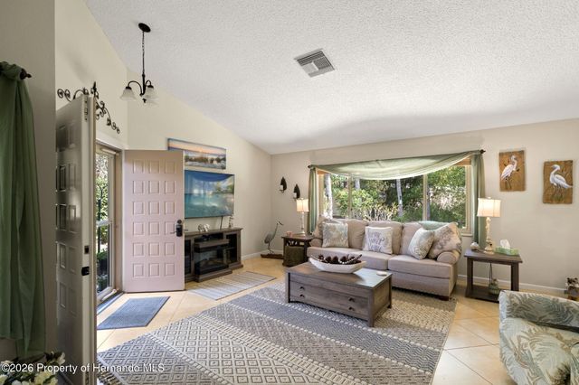 6713 Oak Cluster Circle, Spring Hill, FL 34606