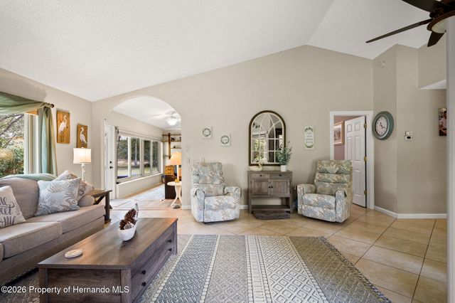 6713 Oak Cluster Circle, Spring Hill, FL 34606