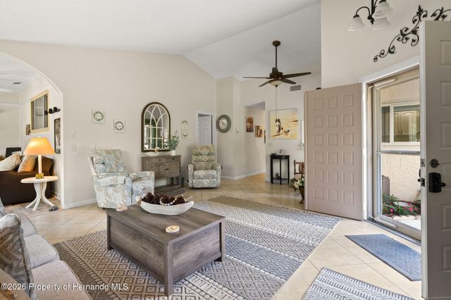 6713 Oak Cluster Circle, Spring Hill, FL 34606