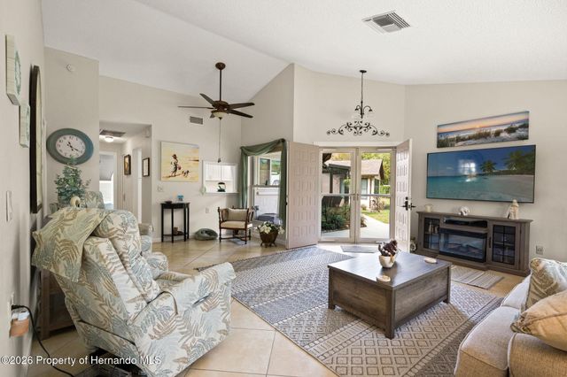 6713 Oak Cluster Circle, Spring Hill, FL 34606