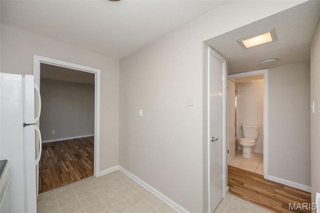 4353 Chateau De Ville Drive B, St Louis, MO 63129