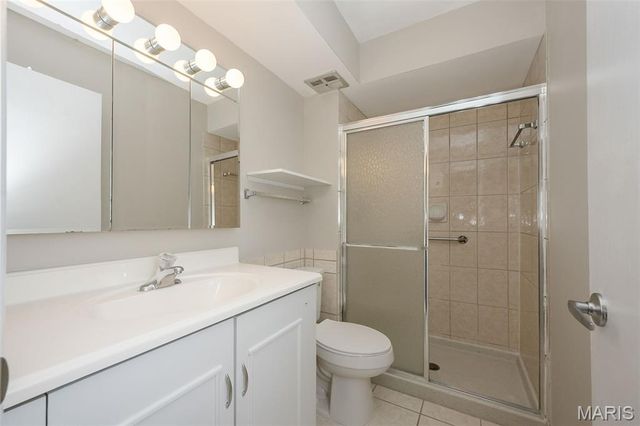 4353 Chateau De Ville Drive B, St Louis, MO 63129