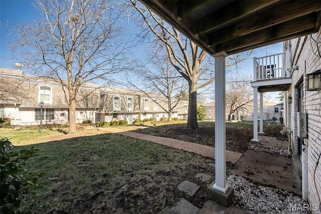 4353 Chateau De Ville Drive B, St Louis, MO 63129