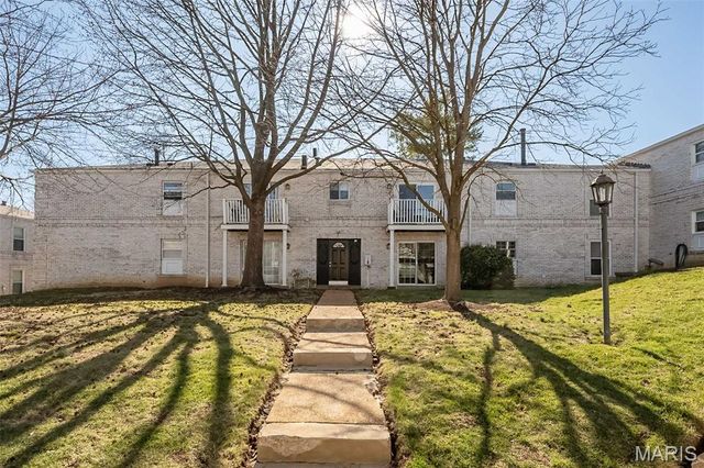 4353 Chateau De Ville Drive B, St Louis, MO 63129