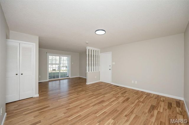 4353 Chateau De Ville Drive B, St Louis, MO 63129