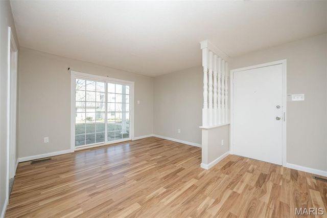 4353 Chateau De Ville Drive B, St Louis, MO 63129