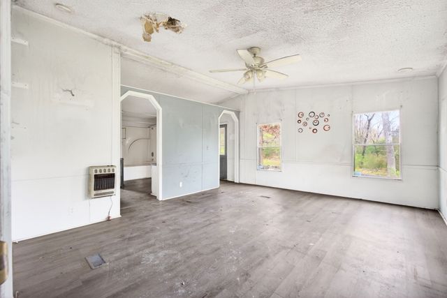 35 Halstead Dr, Crossville, TN 38555