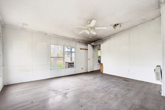 35 Halstead Dr, Crossville, TN 38555