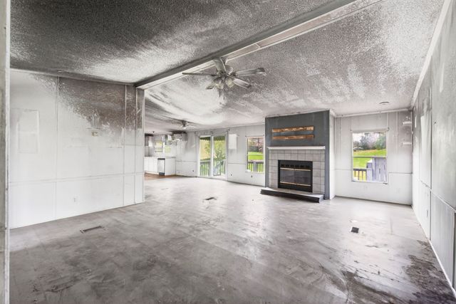 35 Halstead Dr, Crossville, TN 38555