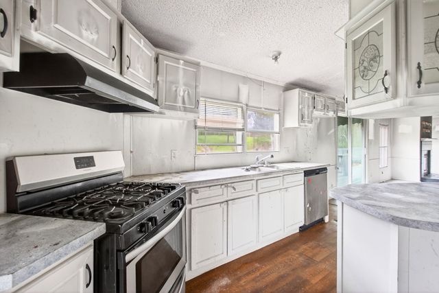 35 Halstead Dr, Crossville, TN 38555