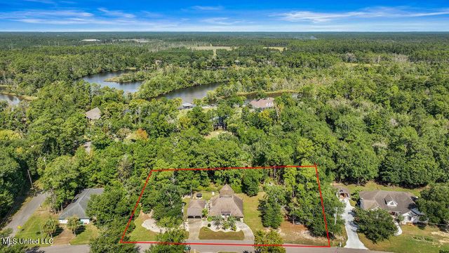 8332 Makiki Drive, Diamondhead, MS 39525