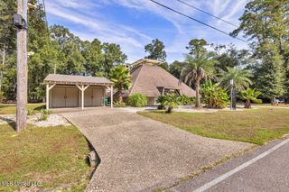 8332 Makiki Drive, Diamondhead, MS 39525