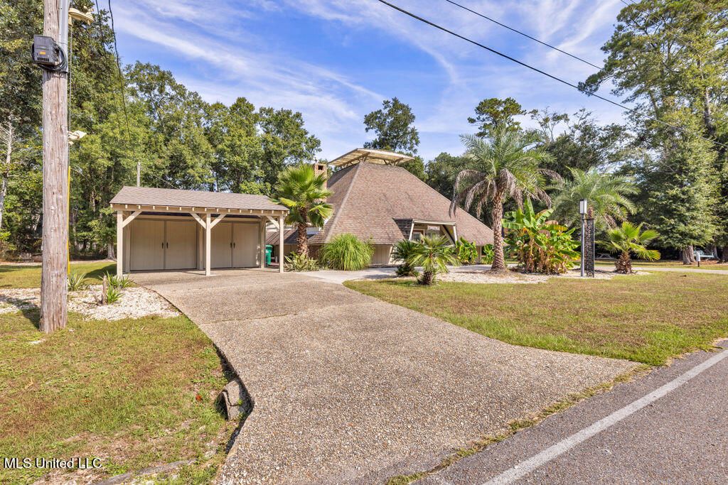 8332 Makiki Drive, Diamondhead, MS 39525