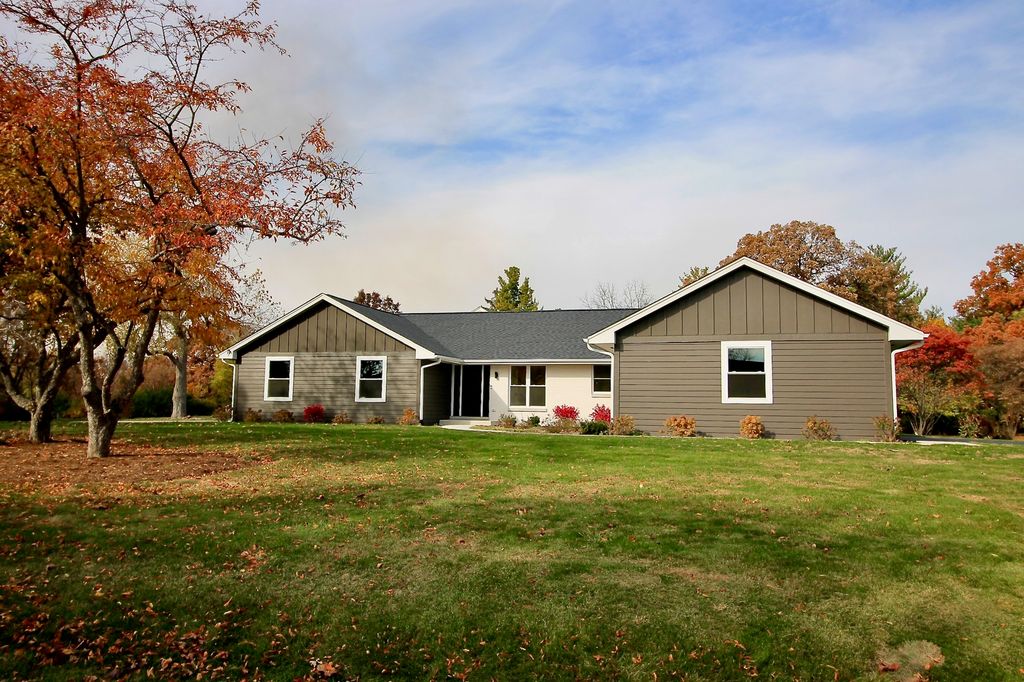 42W668 Steeplechase Drive, St. Charles, IL 60175