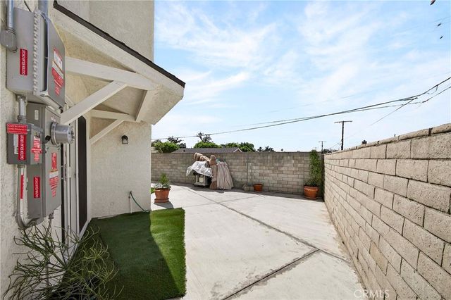 525 W Woodcrest, Fullerton, CA 92832