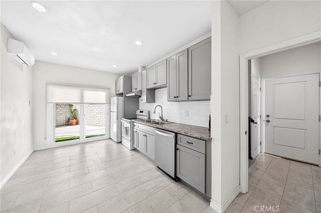 525 W Woodcrest, Fullerton, CA 92832