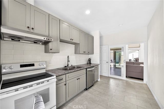 525 W Woodcrest, Fullerton, CA 92832