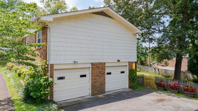 2101 Crown Court Lane, Chattanooga, TN 37421