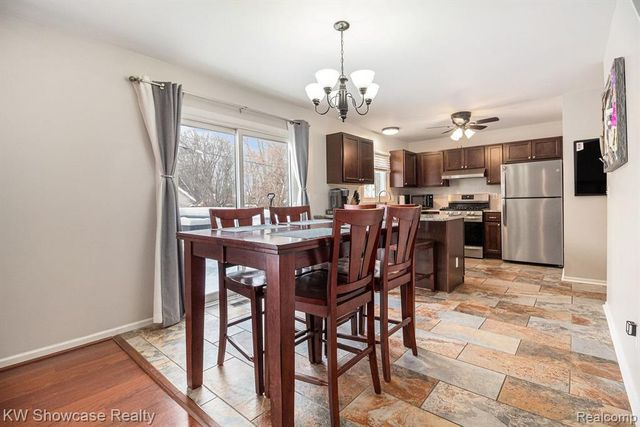 917 Iroquois Avenue, Waterford, MI 48327