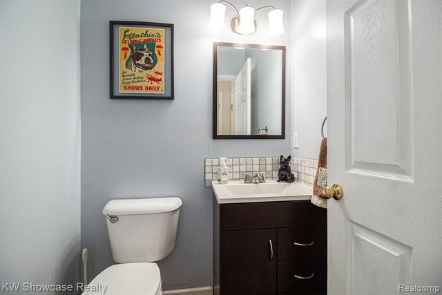 917 Iroquois Avenue, Waterford, MI 48327