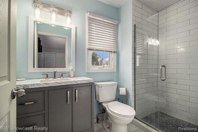 917 Iroquois Avenue, Waterford, MI 48327