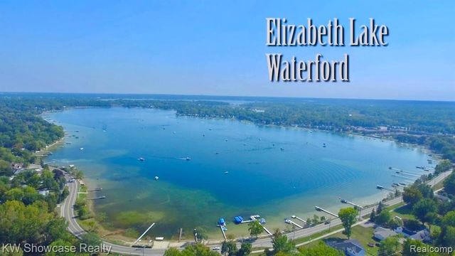 917 Iroquois Avenue, Waterford, MI 48327