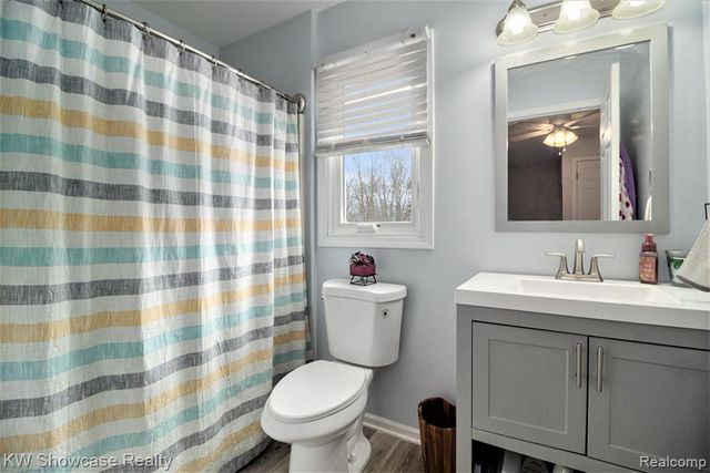 917 Iroquois Avenue, Waterford, MI 48327