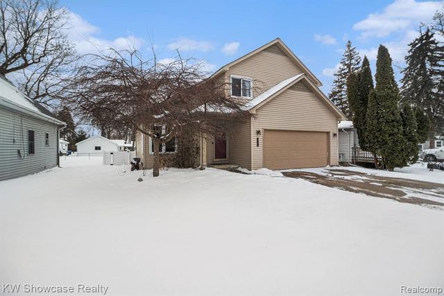 917 Iroquois Avenue, Waterford, MI 48327