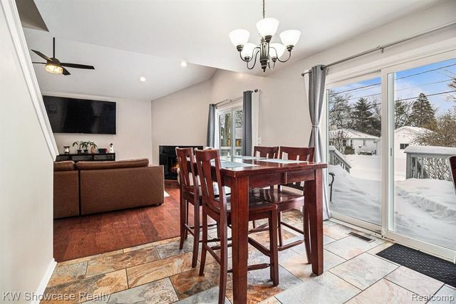 917 Iroquois Avenue, Waterford, MI 48327