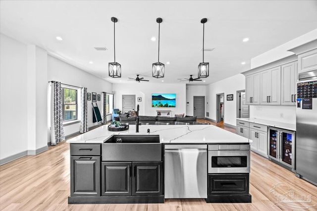 8200 Teton Crest Dr, Pace, FL 32571