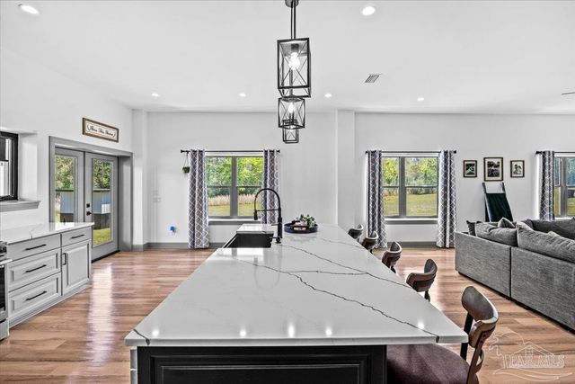 8200 Teton Crest Dr, Pace, FL 32571