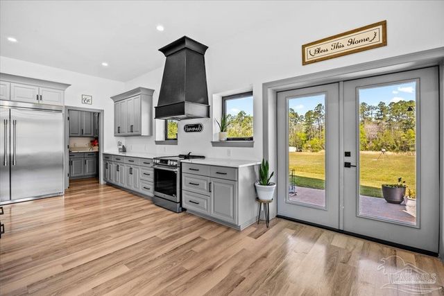 8200 Teton Crest Dr, Pace, FL 32571