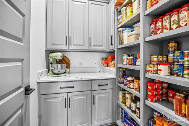 8200 Teton Crest Dr, Pace, FL 32571