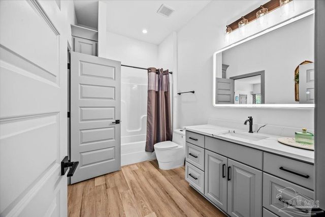 8200 Teton Crest Dr, Pace, FL 32571