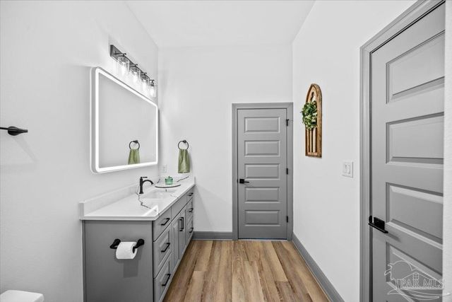 8200 Teton Crest Dr, Pace, FL 32571