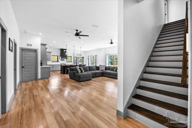 8200 Teton Crest Dr, Pace, FL 32571