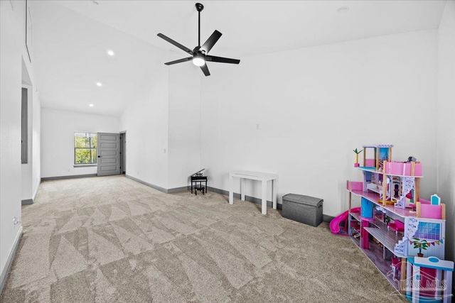 8200 Teton Crest Dr, Pace, FL 32571