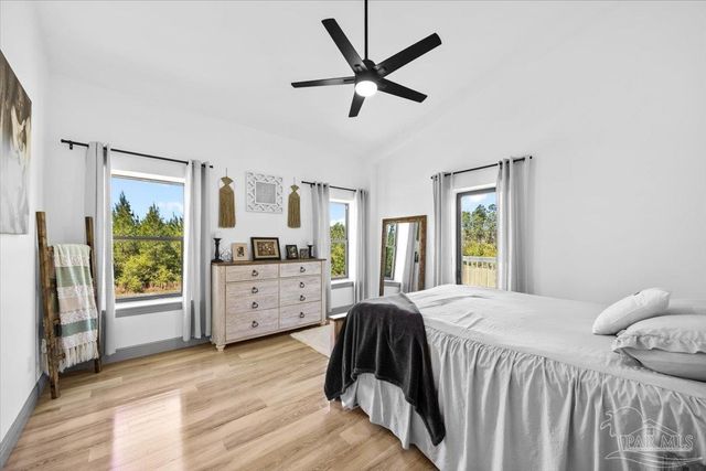 8200 Teton Crest Dr, Pace, FL 32571