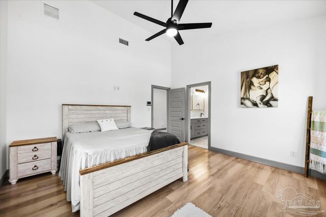 8200 Teton Crest Dr, Pace, FL 32571