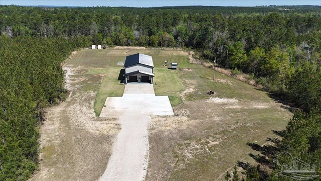 8200 Teton Crest Dr, Pace, FL 32571