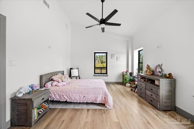 8200 Teton Crest Dr, Pace, FL 32571