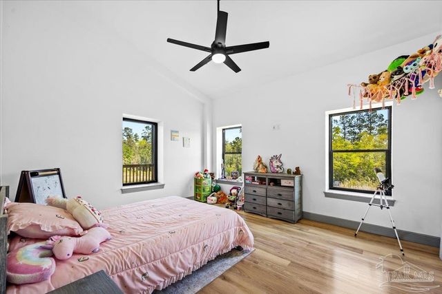 8200 Teton Crest Dr, Pace, FL 32571