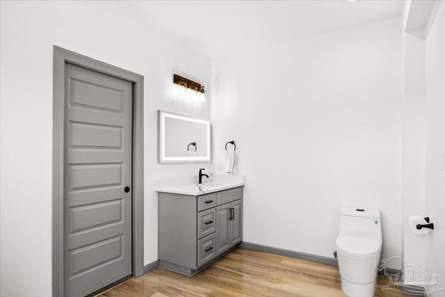 8200 Teton Crest Dr, Pace, FL 32571