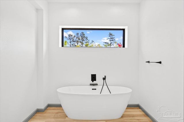 8200 Teton Crest Dr, Pace, FL 32571