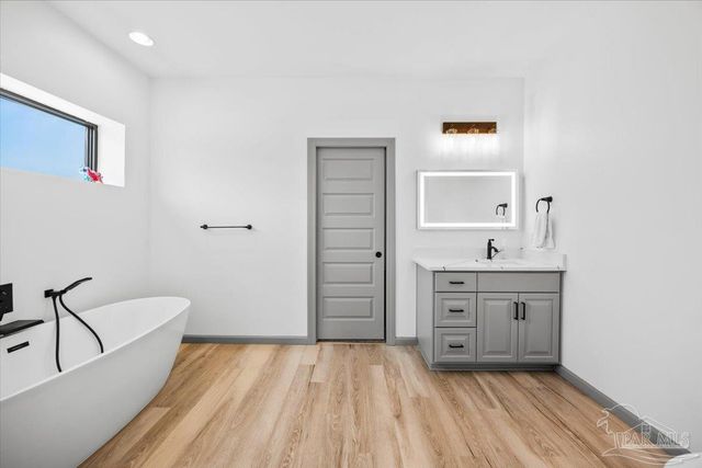 8200 Teton Crest Dr, Pace, FL 32571