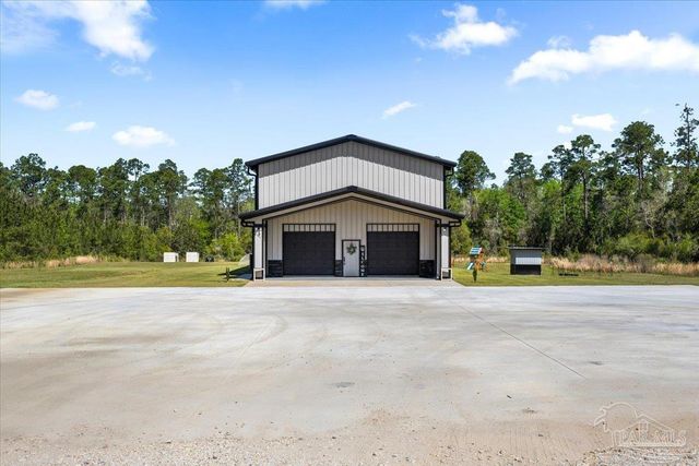 8200 Teton Crest Dr, Pace, FL 32571