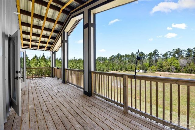 8200 Teton Crest Dr, Pace, FL 32571