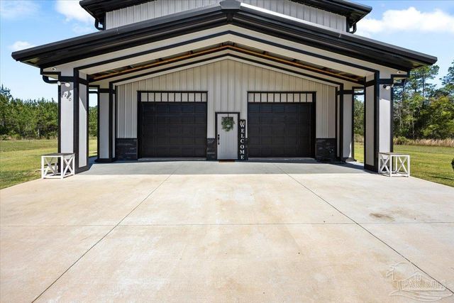 8200 Teton Crest Dr, Pace, FL 32571